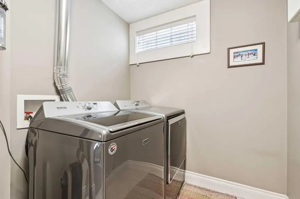 315 45 Avenue SW Calgary AB T2S 1B3