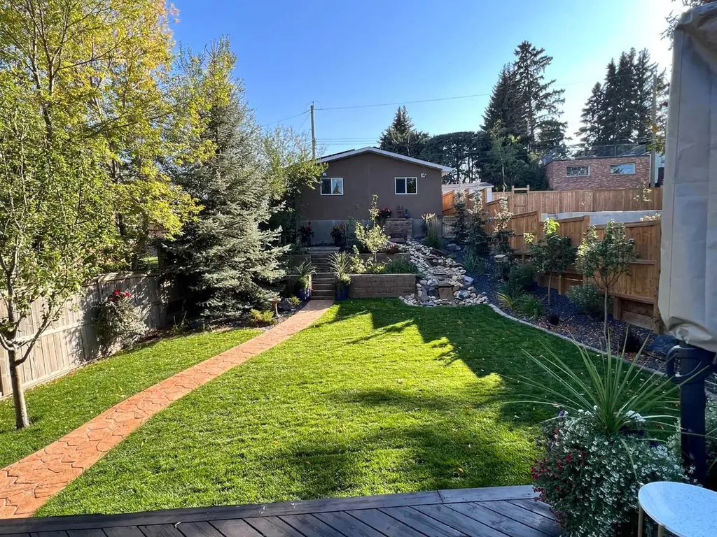 315 45 Avenue SW Calgary AB T2S 1B3