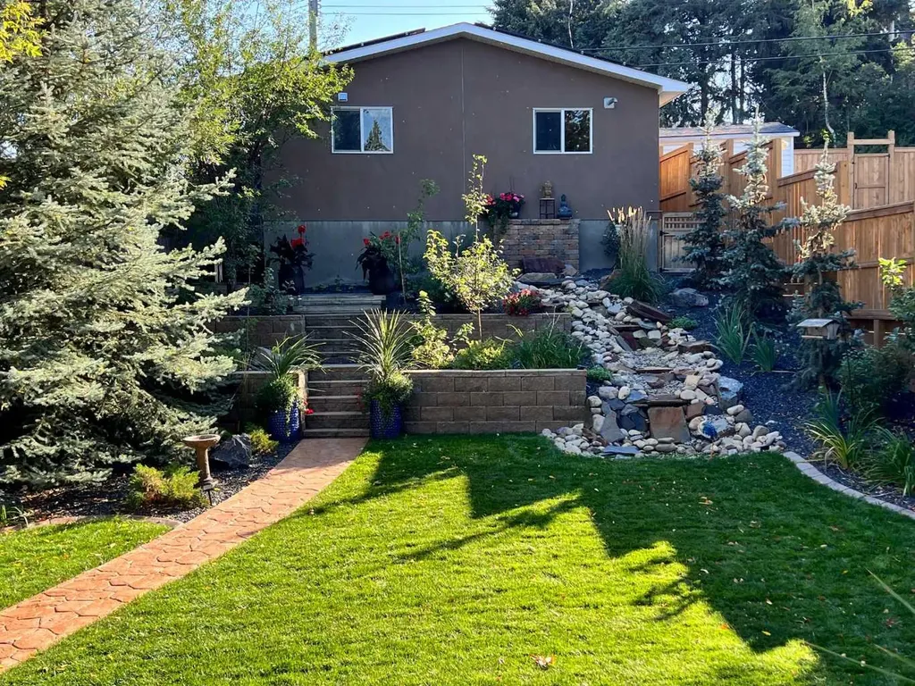 315 45 Avenue SW Calgary AB T2S 1B3