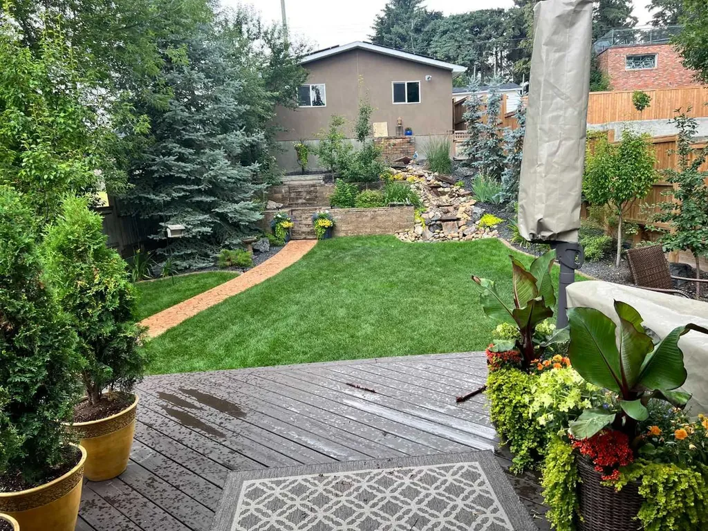 315 45 Avenue SW Calgary AB T2S 1B3