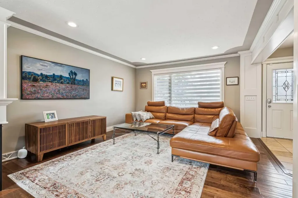 315 45 Avenue SW Calgary AB T2S 1B3