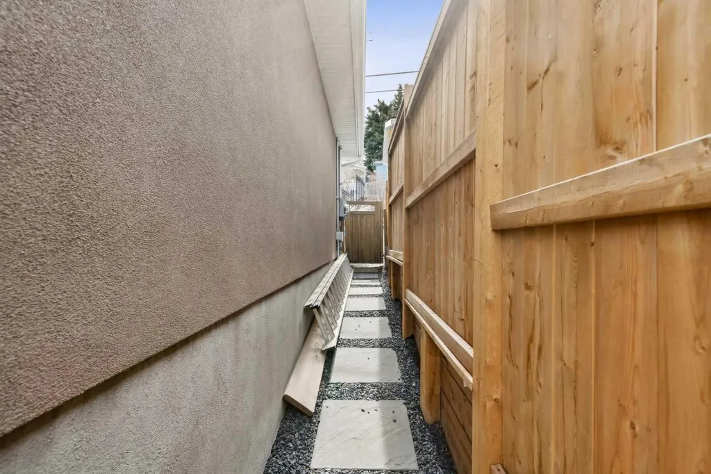 315 45 Avenue SW Calgary AB T2S 1B3