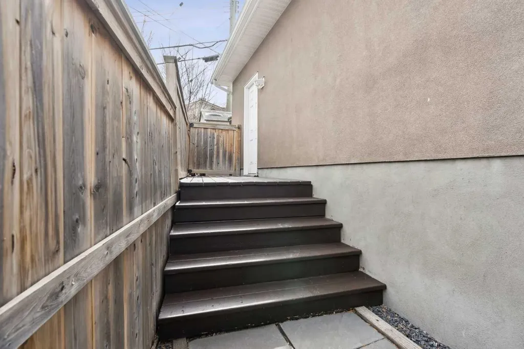 315 45 Avenue SW Calgary AB T2S 1B3