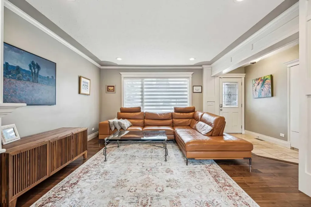 315 45 Avenue SW Calgary AB T2S 1B3