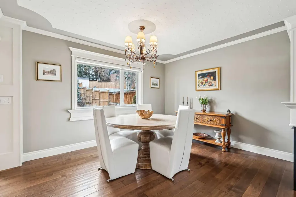 315 45 Avenue SW Calgary AB T2S 1B3