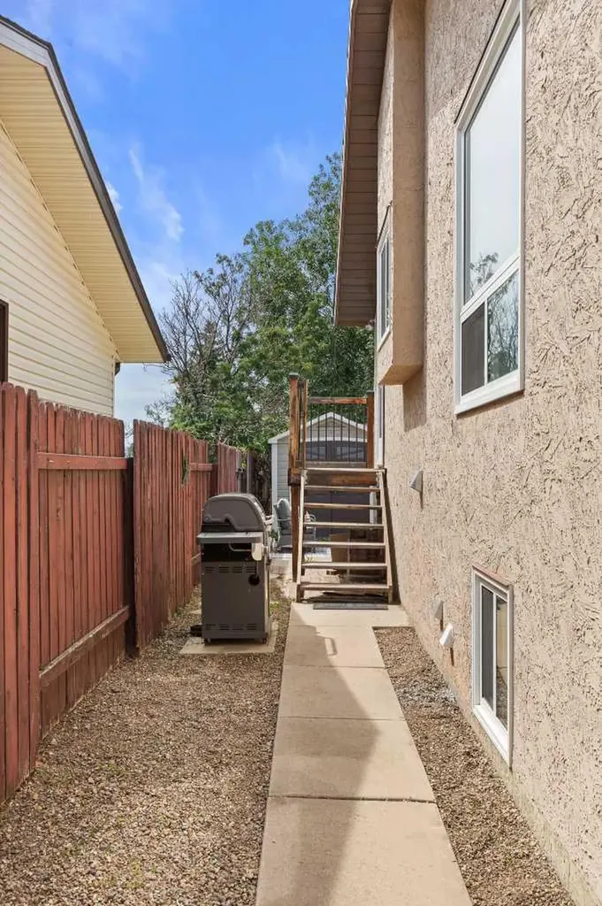 8 Rice Court SE Medicine Hat AB T1B3X1