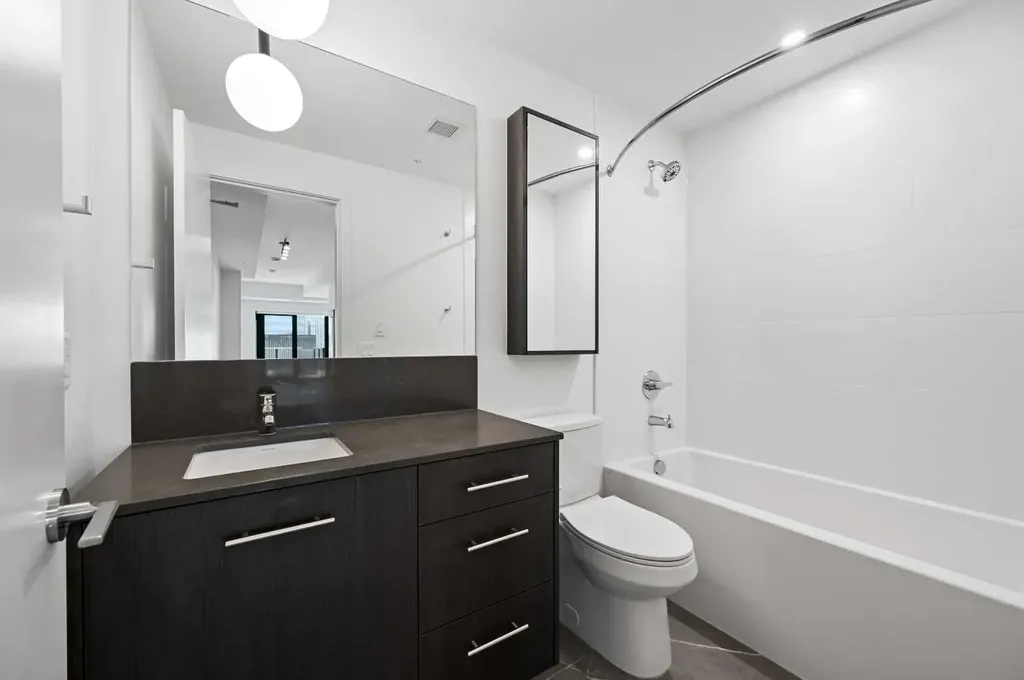 730 2 Avenue SW Calgary AB T2P 1R8