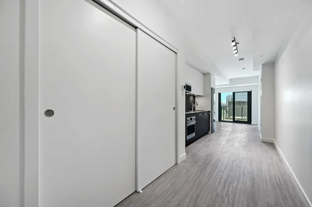 730 2 Avenue SW Calgary AB T2P 1R8