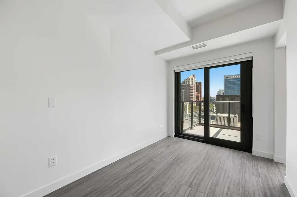 730 2 Avenue SW Calgary AB T2P 1R8