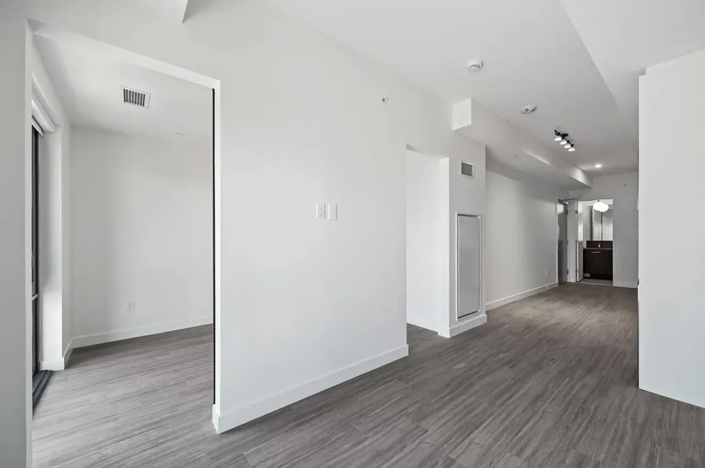 730 2 Avenue SW Calgary AB T2P 1R8