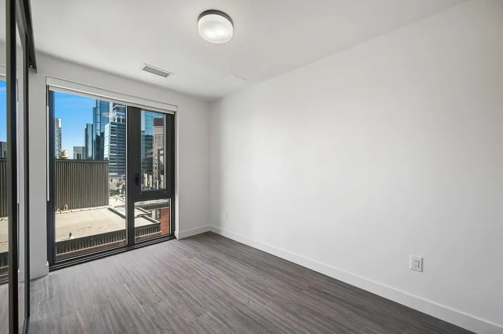 730 2 Avenue SW Calgary AB T2P 1R8