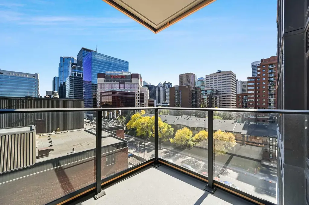 730 2 Avenue SW Calgary AB T2P 1R8