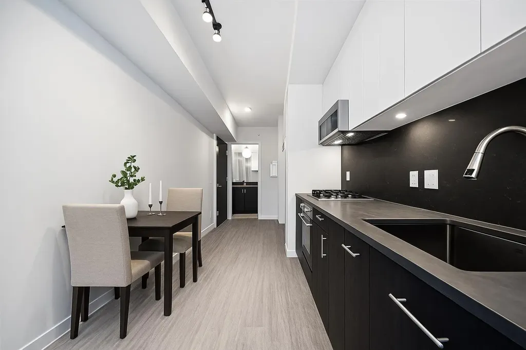 730 2 Avenue SW Calgary AB T2P 1R8