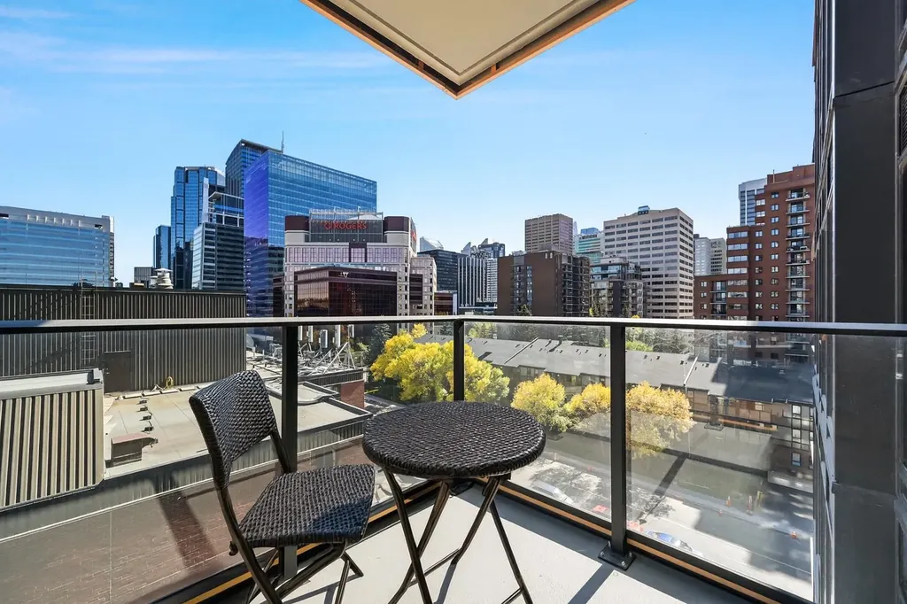 730 2 Avenue SW Calgary AB T2P 1R8