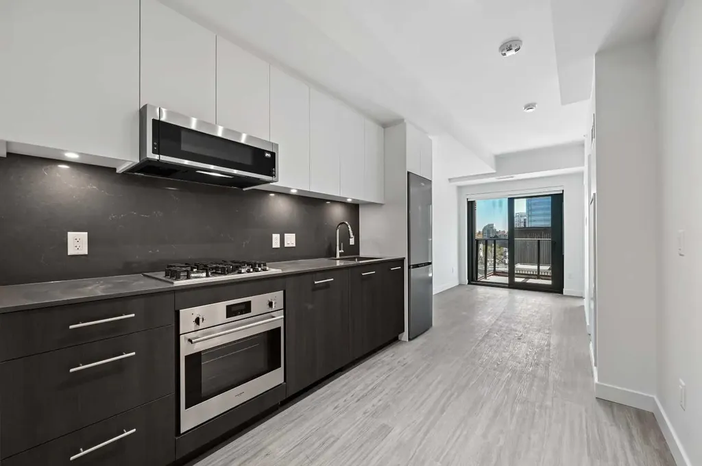 730 2 Avenue SW Calgary AB T2P 1R8