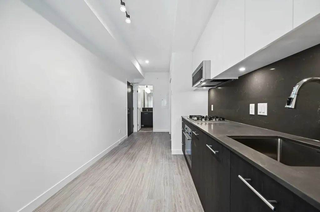 730 2 Avenue SW Calgary AB T2P 1R8