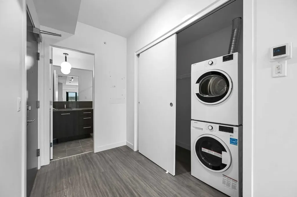 730 2 Avenue SW Calgary AB T2P 1R8