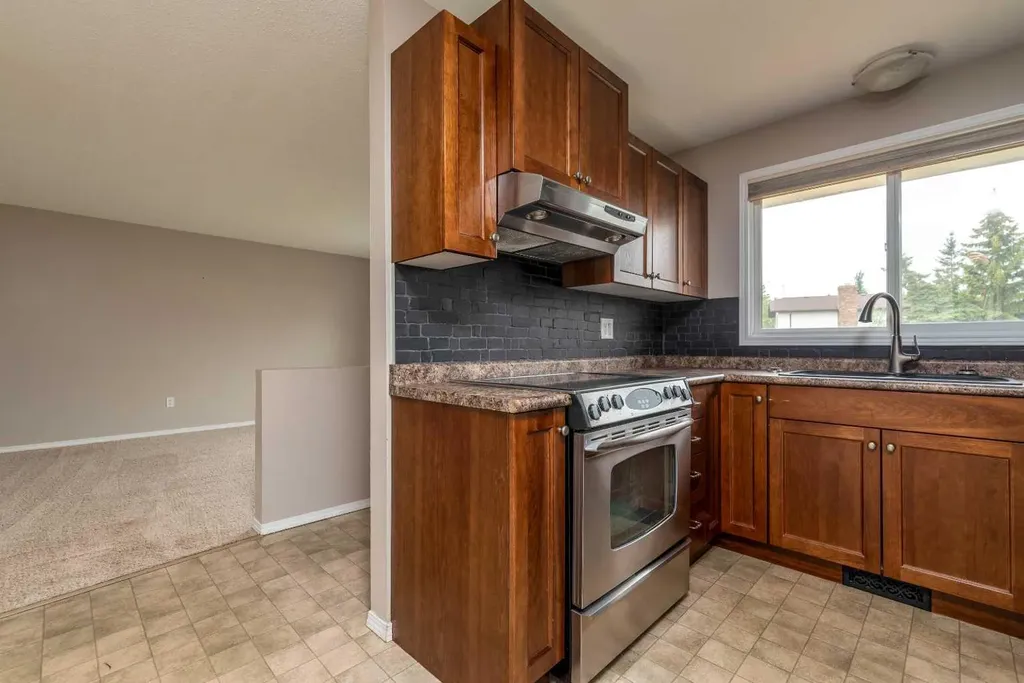 5002 53 Avenue Kitscoty AB T0B 2P0