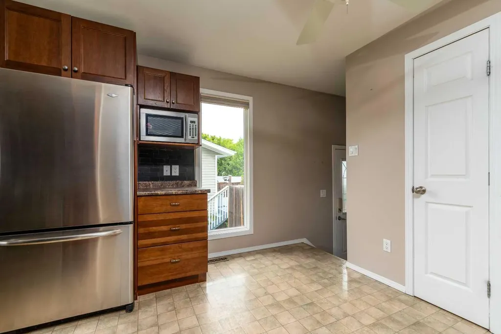 5002 53 Avenue Kitscoty AB T0B 2P0