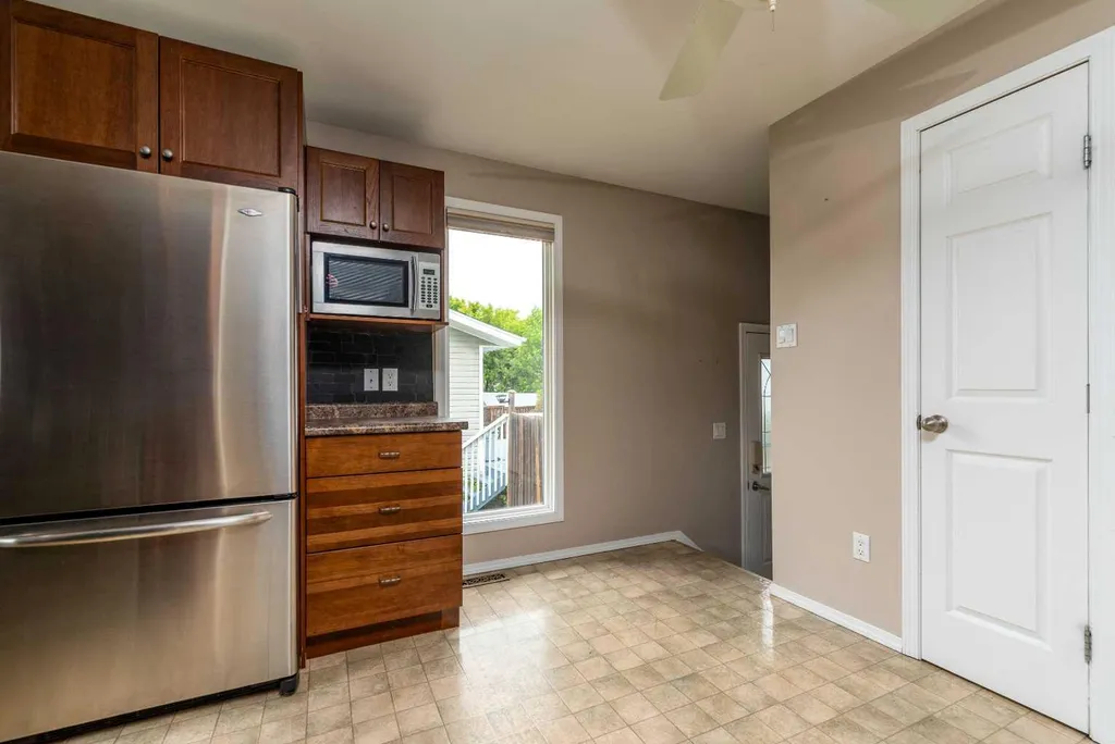 5002 53 Avenue Kitscoty AB T0B 2P0