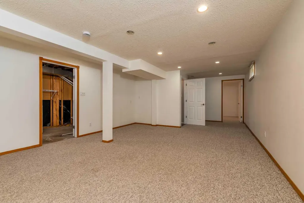 5002 53 Avenue Kitscoty AB T0B 2P0