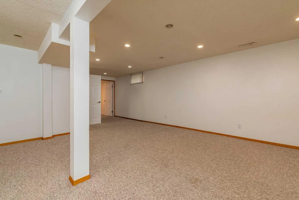 5002 53 Avenue Kitscoty AB T0B 2P0