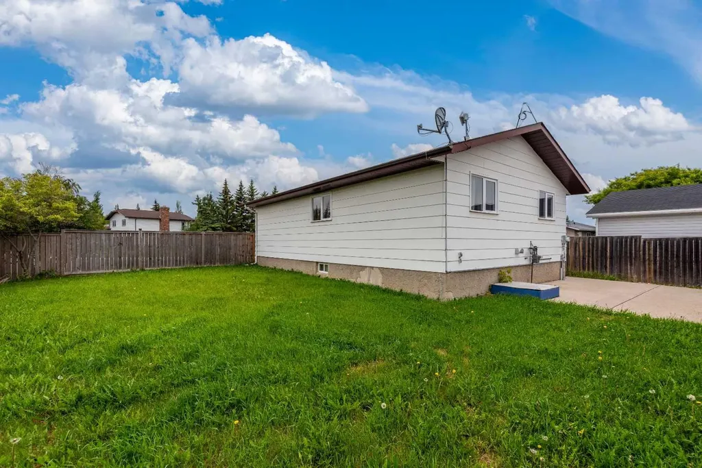 5002 53 Avenue Kitscoty AB T0B 2P0