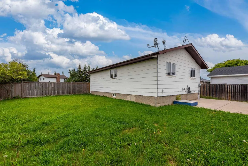 5002 53 Avenue Kitscoty AB T0B 2P0