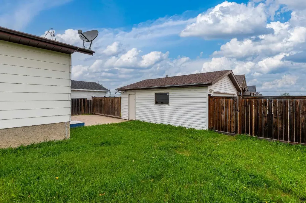 5002 53 Avenue Kitscoty AB T0B 2P0