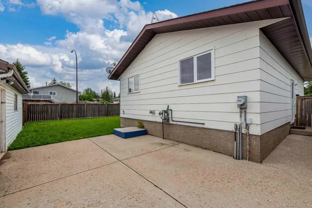 5002 53 Avenue Kitscoty AB T0B 2P0