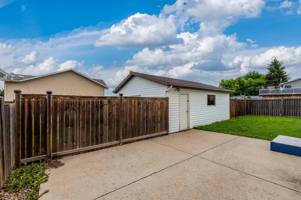 5002 53 Avenue Kitscoty AB T0B 2P0