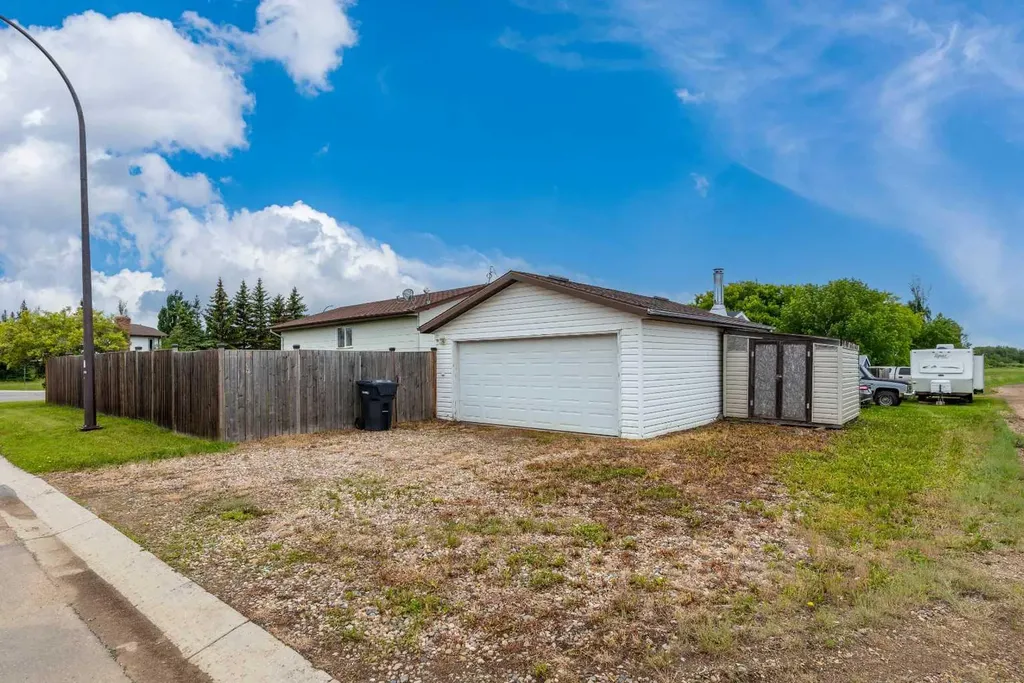 5002 53 Avenue Kitscoty AB T0B 2P0