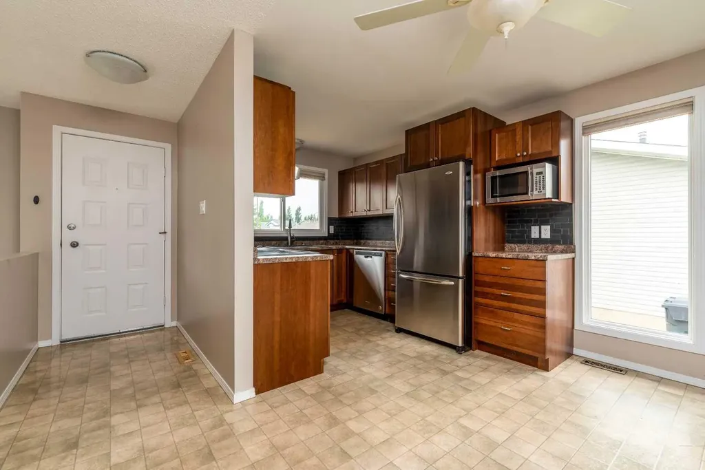 5002 53 Avenue Kitscoty AB T0B 2P0