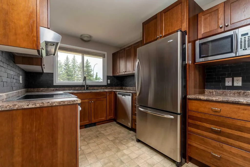 5002 53 Avenue Kitscoty AB T0B 2P0