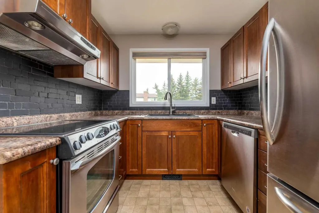 5002 53 Avenue Kitscoty AB T0B 2P0