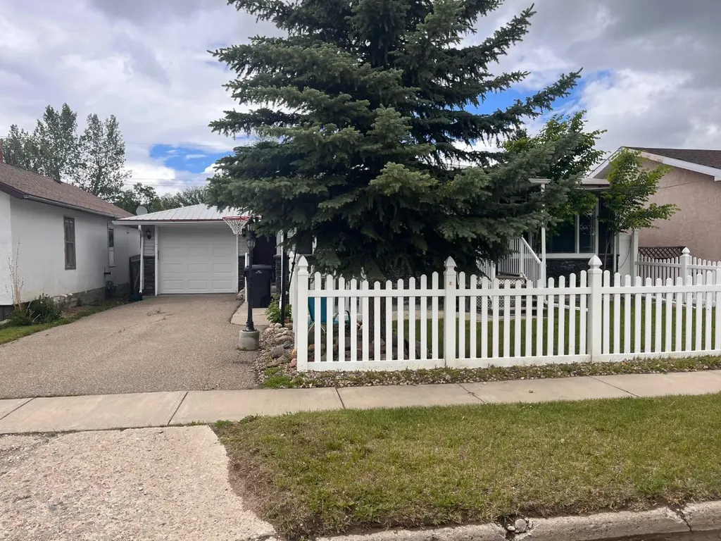 213 2nd Avenue Milk River AB T0K 1M0