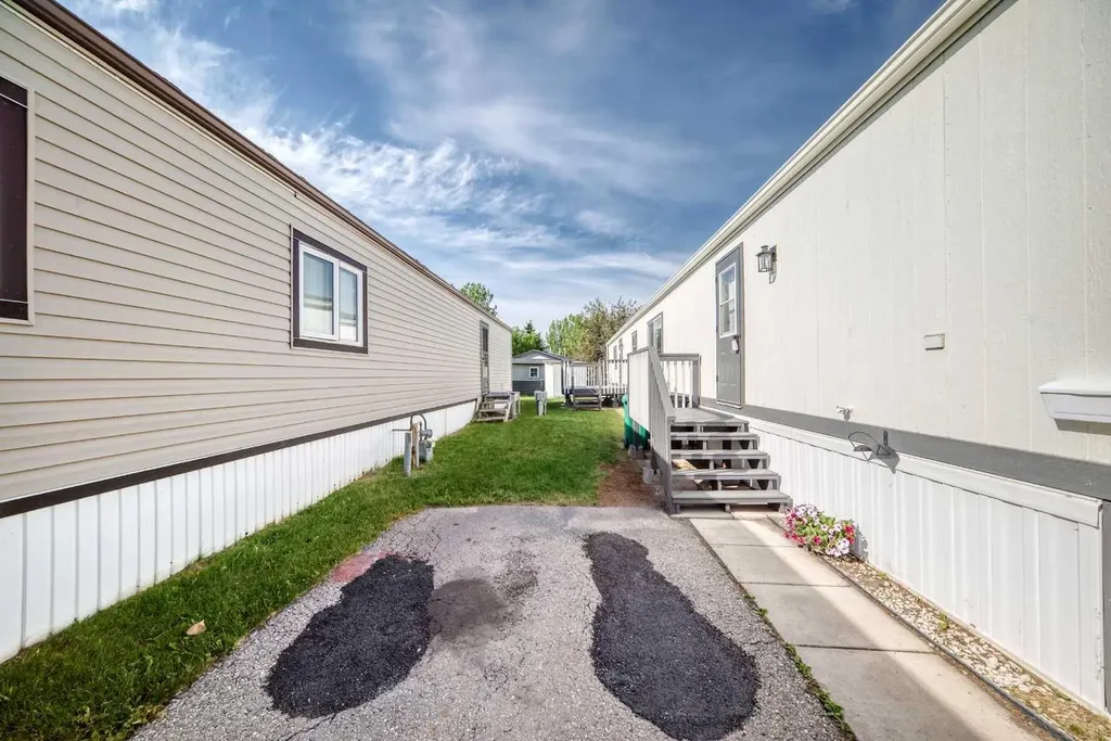 1101 84 Street NE Calgary AB T2A 7X2