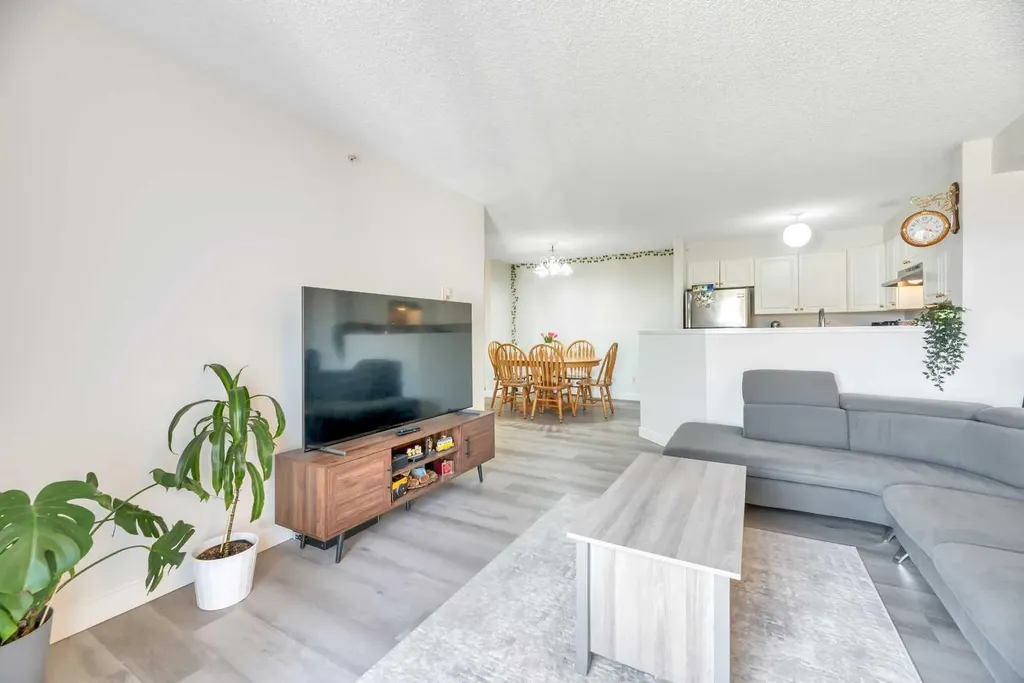 4000 Somervale Court SW Calgary AB T2Y 4J3