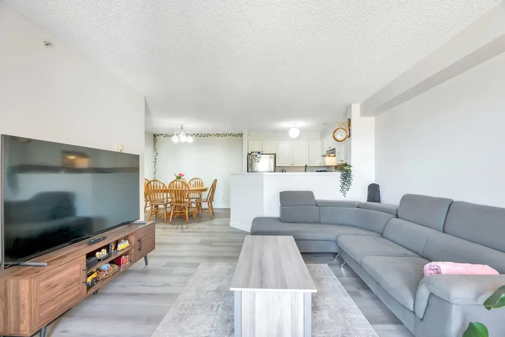 4000 Somervale Court SW Calgary AB T2Y 4J3