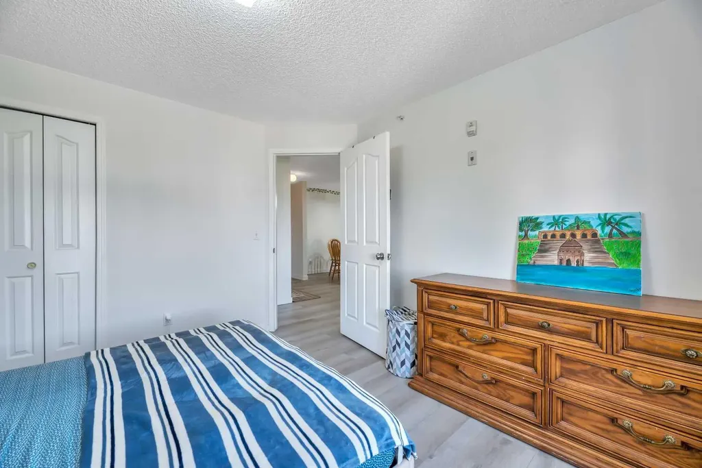 4000 Somervale Court SW Calgary AB T2Y 4J3