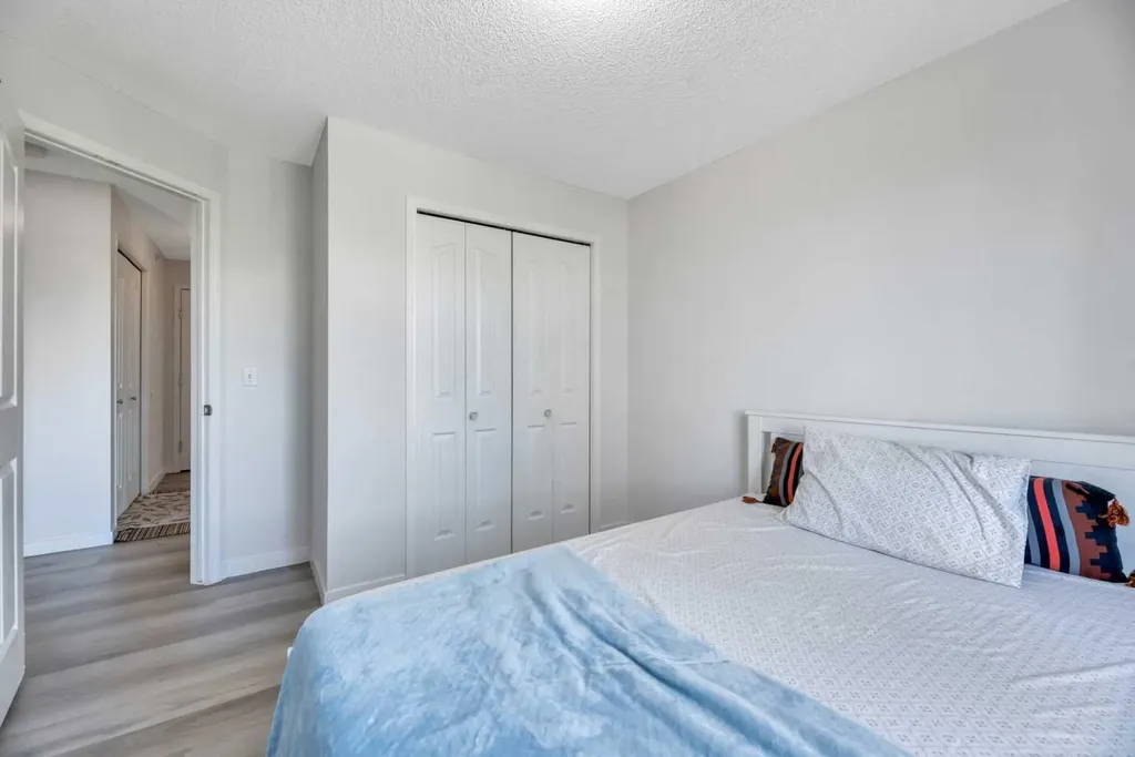 4000 Somervale Court SW Calgary AB T2Y 4J3