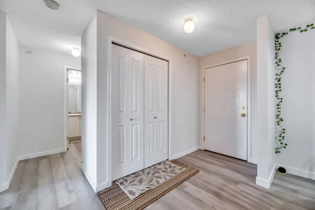 4000 Somervale Court SW Calgary AB T2Y 4J3