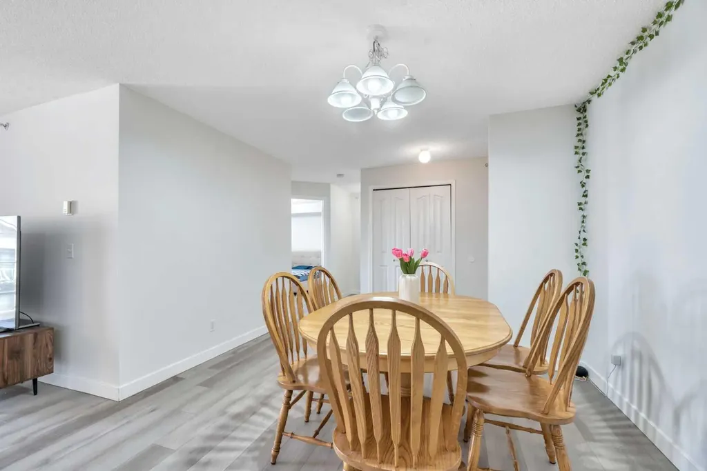 4000 Somervale Court SW Calgary AB T2Y 4J3