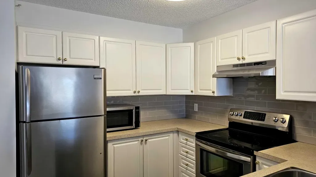 4000 Somervale Court SW Calgary AB T2Y 4J3