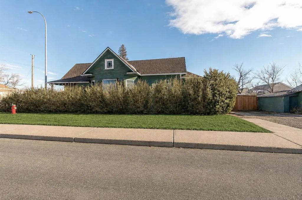 2424 4 Avenue Fort Macleod AB T0L 0Z0