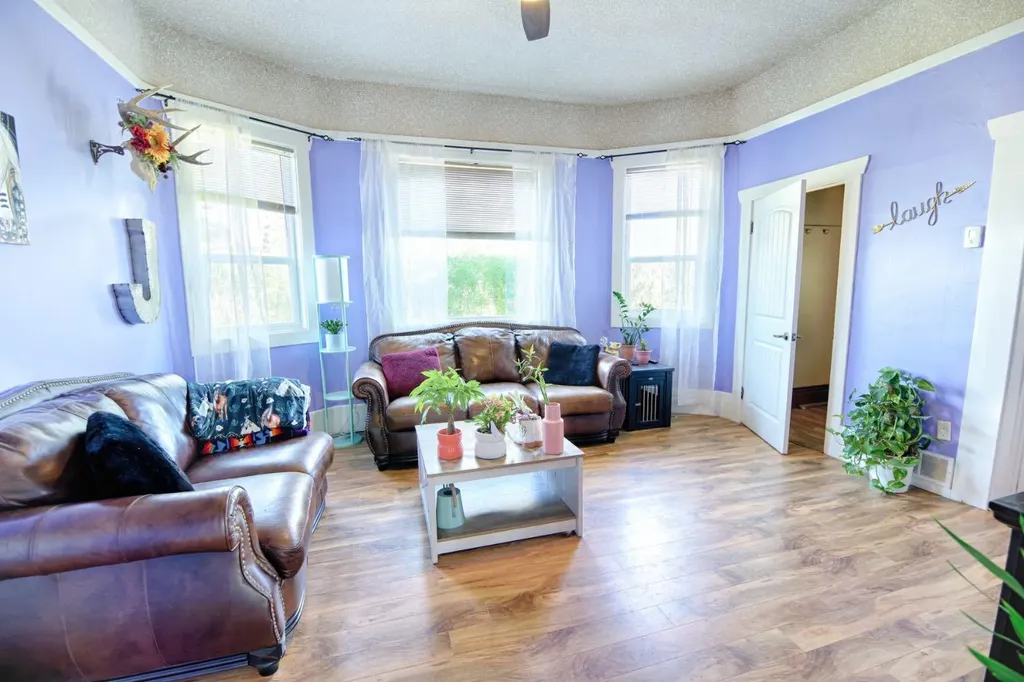 2424 4 Avenue Fort Macleod AB T0L 0Z0