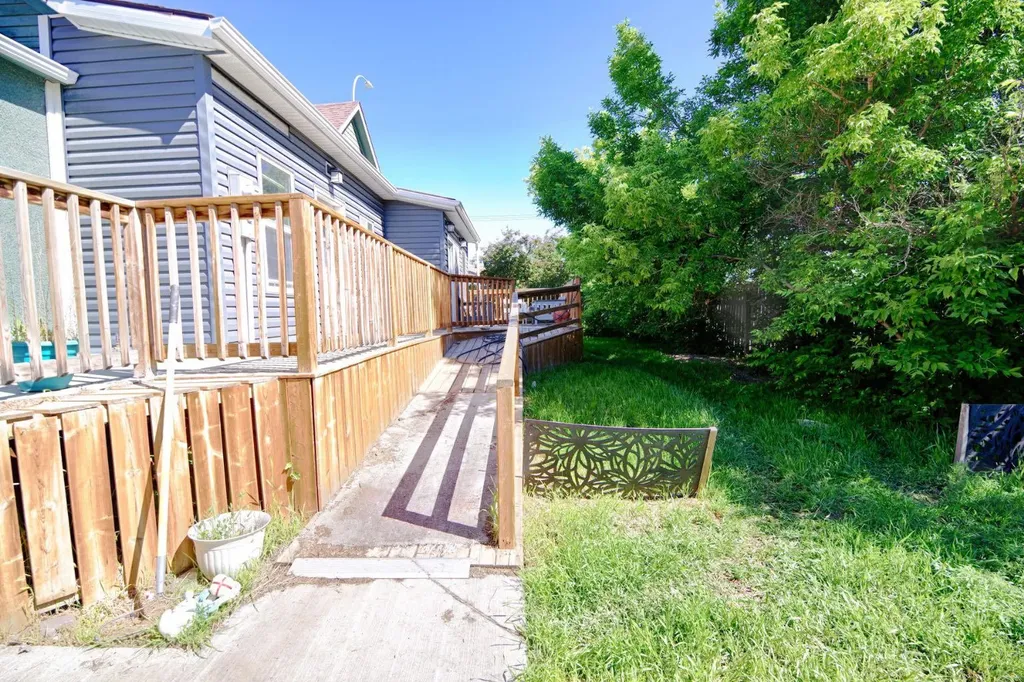 2424 4 Avenue Fort Macleod AB T0L 0Z0