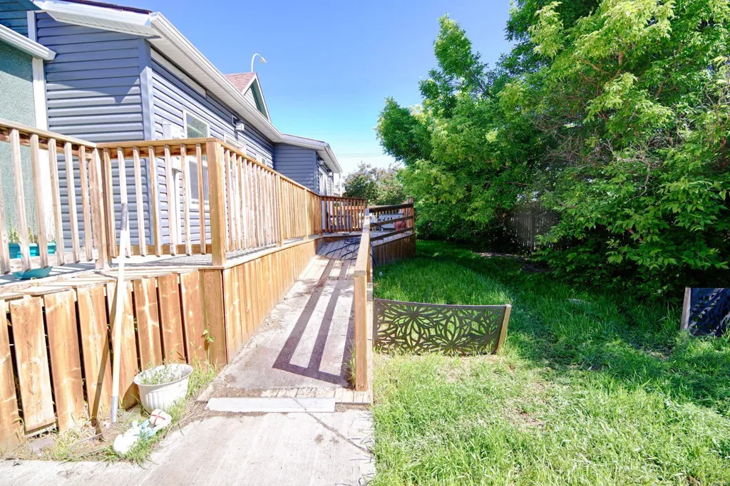 2424 4 Avenue Fort Macleod AB T0L 0Z0