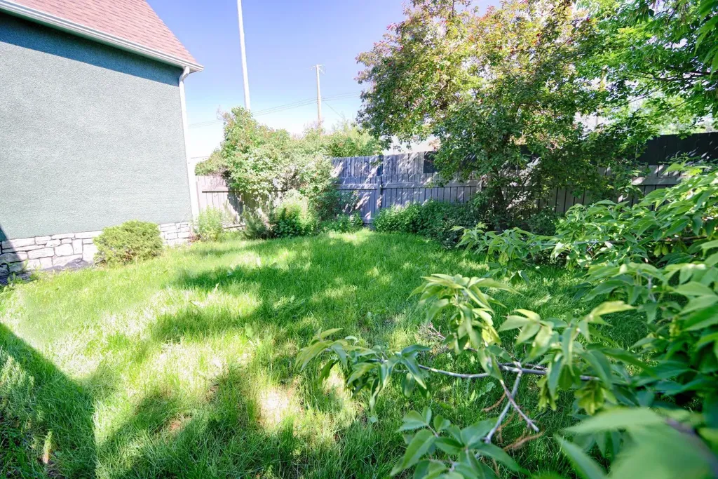 2424 4 Avenue Fort Macleod AB T0L 0Z0