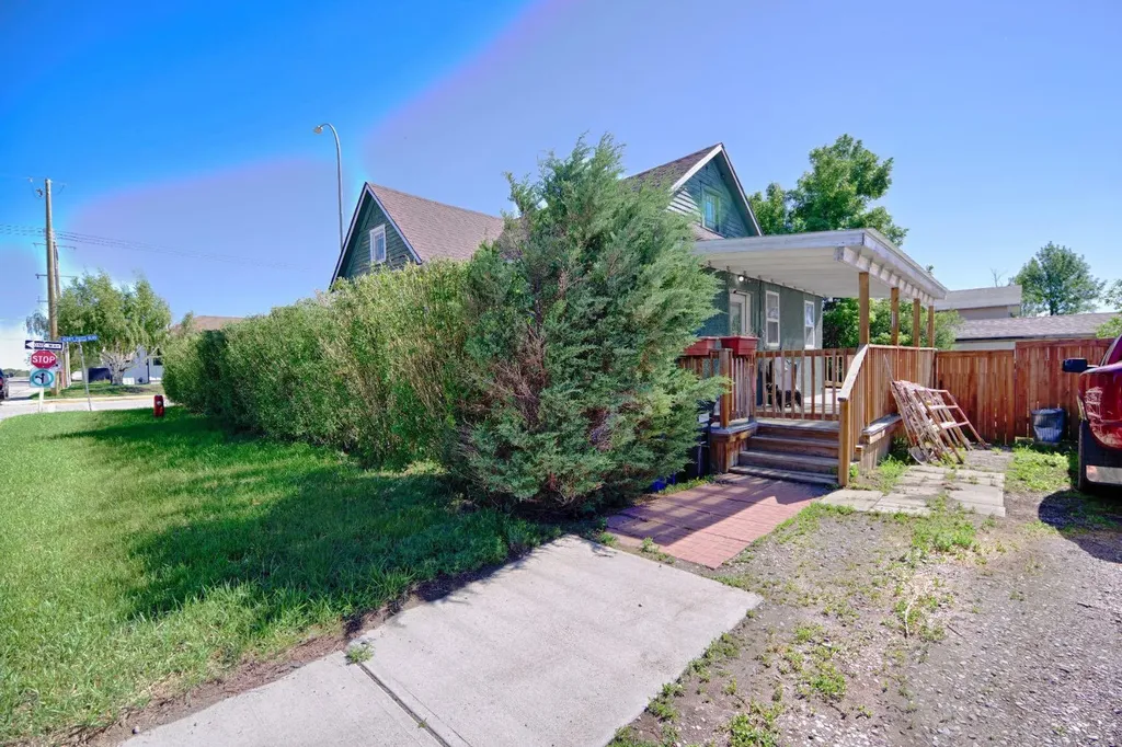 2424 4 Avenue Fort Macleod AB T0L 0Z0